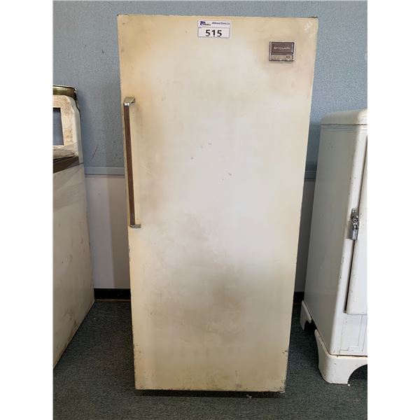 MCCLARY 10 VINTAGE FRIDGE