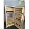 Image 2 : MCCLARY 10 VINTAGE FRIDGE