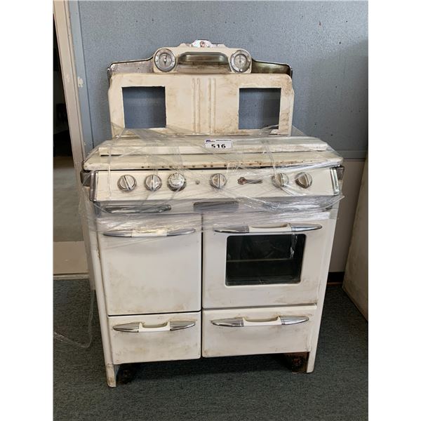 O'KEEFE & MERRITT VINTAGE STOVE