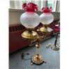 Image 2 : VINTAGE CLAW FOOT DUAL SHADE LAMP