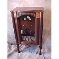 Montgomery-Ward Airline floor radio