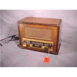 Silvertone table radio