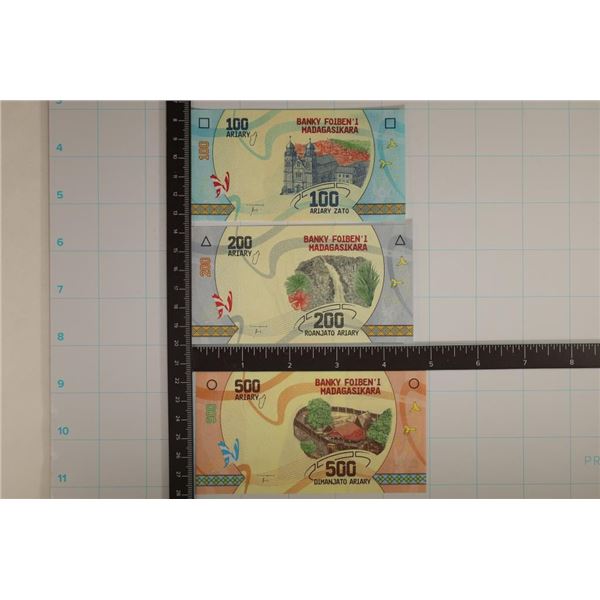 3-2017 MADAGASCAR COLORIZED CRISP UNC BILLS: 100,