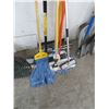 Image 2 : Squeeges/Push Brooms/Mops and Brushes