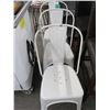 Image 1 : White Parlor Chair - 3