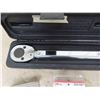 Image 2 : Powerfist Torque Wrench , 2 Packs of Partial Screws , Clamp