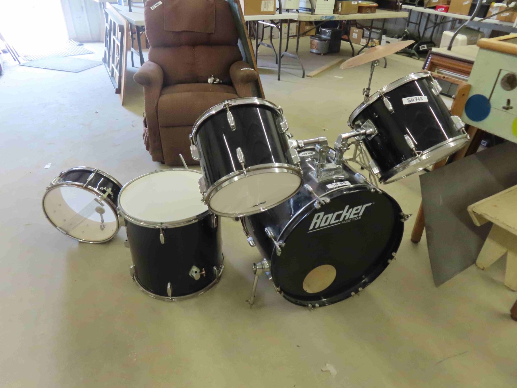 Tom Model Rocker Rocker Drum Set 7 Pieces - Bass Drum , 2 Rack Toms , Floor Tom ...