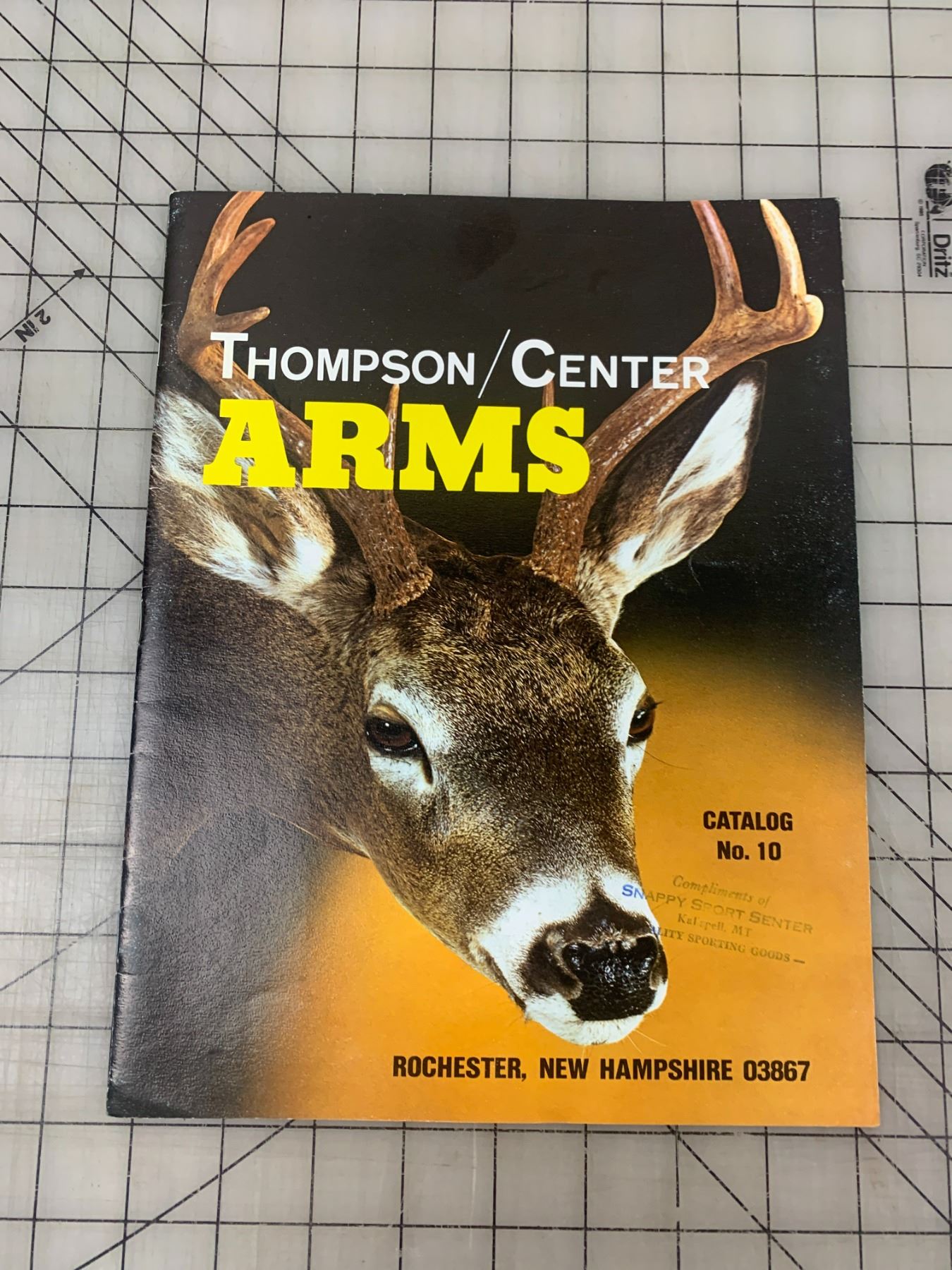 VINTAGE 1982 THOMPSON CENTER ARMS NO 10 CATALOG 33 PAGES Schmalz Auctions