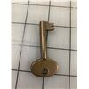 Image 1 : ANTIQUE BRASS KEY