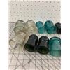Image 6 : LOT OF VARIOUS ANTIQUE GLASS INSULATORS