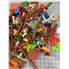 Image 2 : LOT OF VINTAGE TOYS LITTLE PEOPLE LOGS FARM ANIMALS ETC