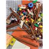 Image 3 : LOT OF VINTAGE TOYS LITTLE PEOPLE LOGS FARM ANIMALS ETC