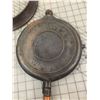 Image 1 : CAST IRON WAGNER WAFFLE IRON