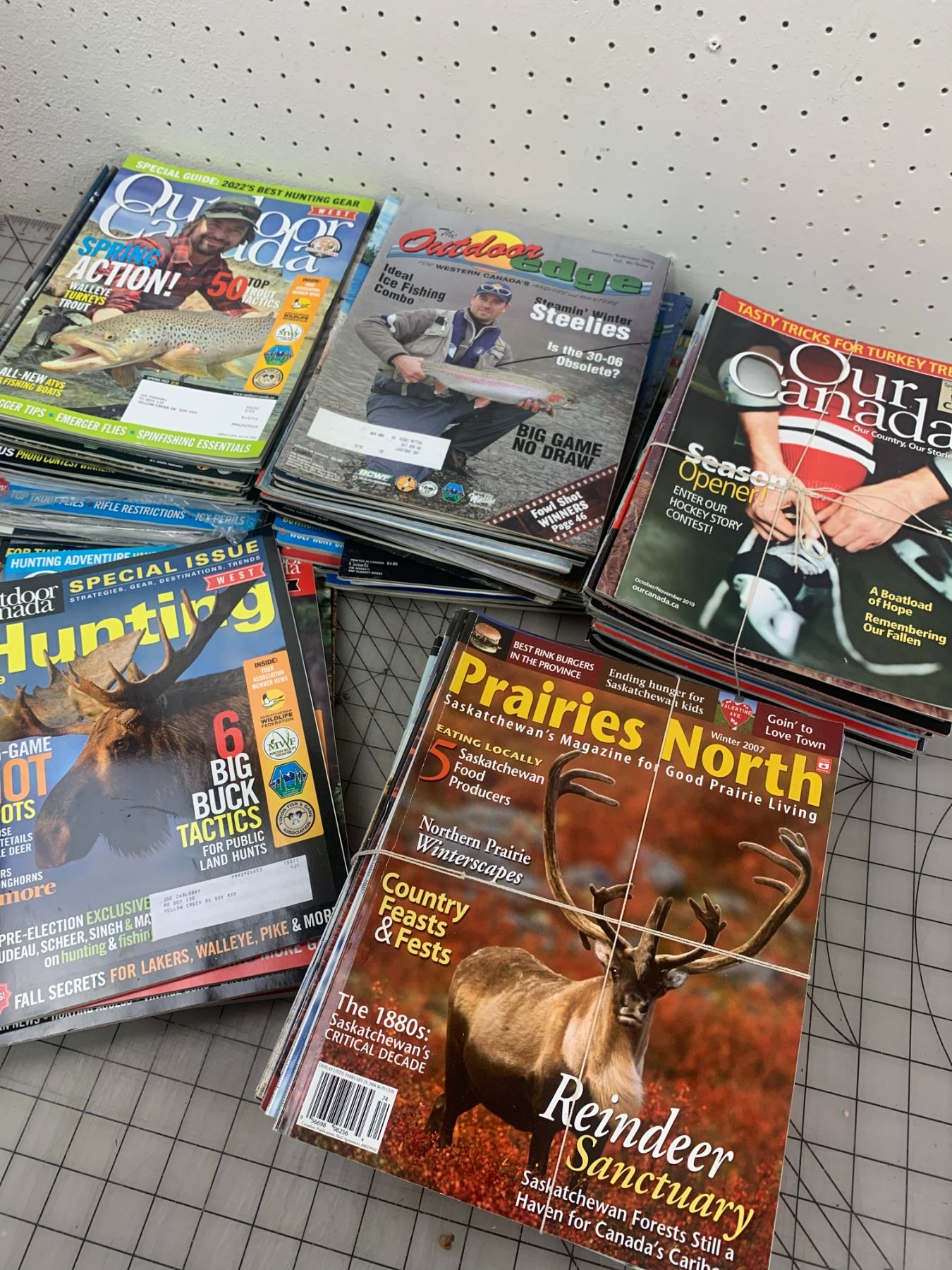 Hunting Magazines LARGE LOT OF HUNTING AND FISHING RELATED MAGAZINES - Schmalz Auctions