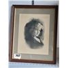 Image 1 : Vintage framed photo portrait of a very young girl.