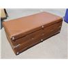 Image 5 : Lot of plastic tubs and brown leather travelling case
