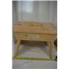 Image 1 : 16"x 10.5" wood stool