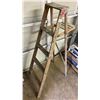 Image 2 : Step ladder - 60"tall