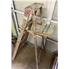 Image 3 : Step ladder - 60"tall