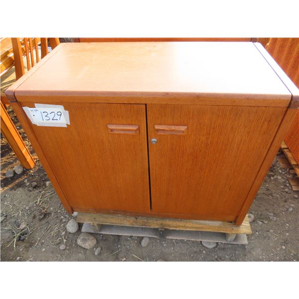 Office Credenza matches lot 1328 - 36"x 19"x 29"