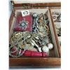 Image 2 : Jewelry box with contents