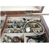 Image 3 : Jewelry box with contents