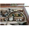 Image 4 : Jewelry box with contents