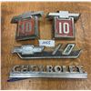 Image 1 : 4 Vintage Chevrolet chrome badges
