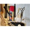 Image 4 : Vintage hair clippers and flash magnifier