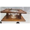 Image 5 : Collectors items - Wooden smoking pipe stand, with 4 pipes and dish & wooden piano cigg dispenser