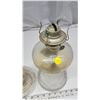 Image 3 : Pair of clear glass oil lamps, no chimney - round