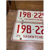 Image 2 : Pair of 1975 Saskatchewan license plates