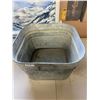 Image 2 : Square galvanized wash tub - 18" across