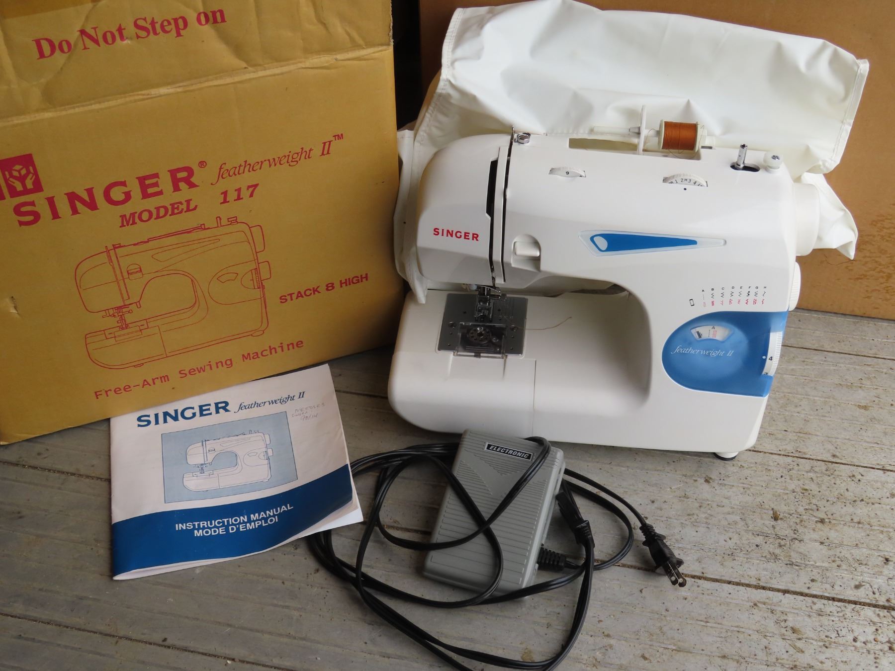 Singer sewing machine - Model 117 Feather weight II, Serial no ...