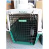 Image 6 : Pet lot: Kennel & Litter box + 2 food/drink containers/etc.
