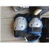 Image 2 : Pair of Roller blades with protective equipment