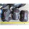 Image 3 : Pair of Roller blades with protective equipment