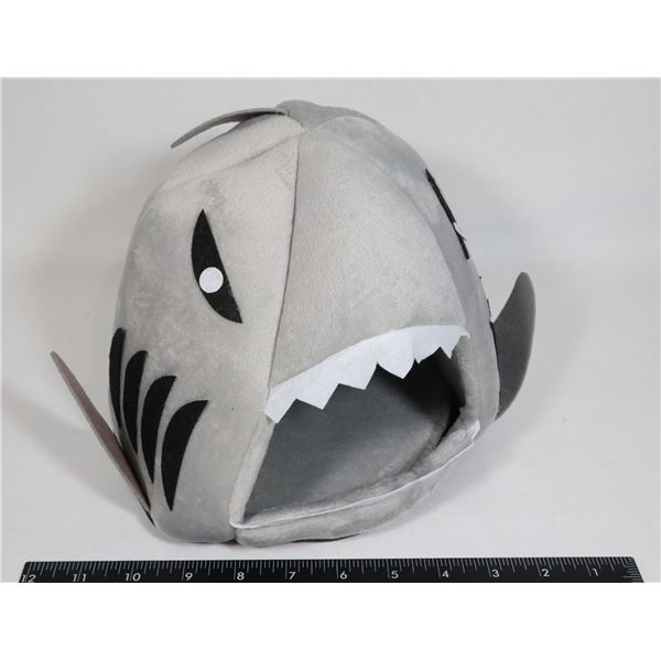 NEW SMALL PET SHARK BED (WILL NOT FIT CATS/DOGS)