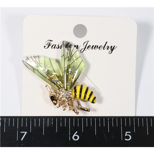 NEW GREEN SPARKLE WING RHINESTONE WASP BROOCH