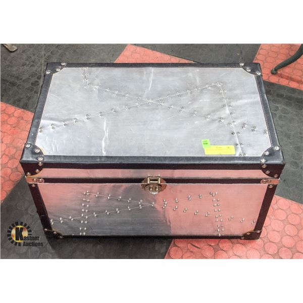 METAL DECOR TRUNK 22" X 14" X 13"
