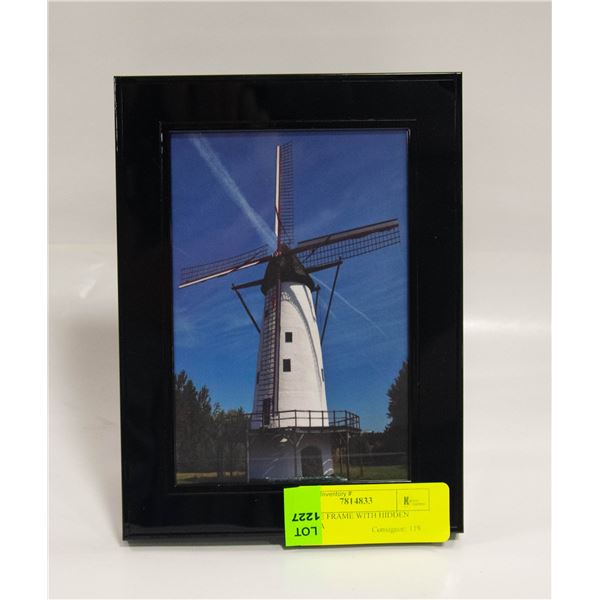PICTURE FRAME WITH HIDDEN CAMERA