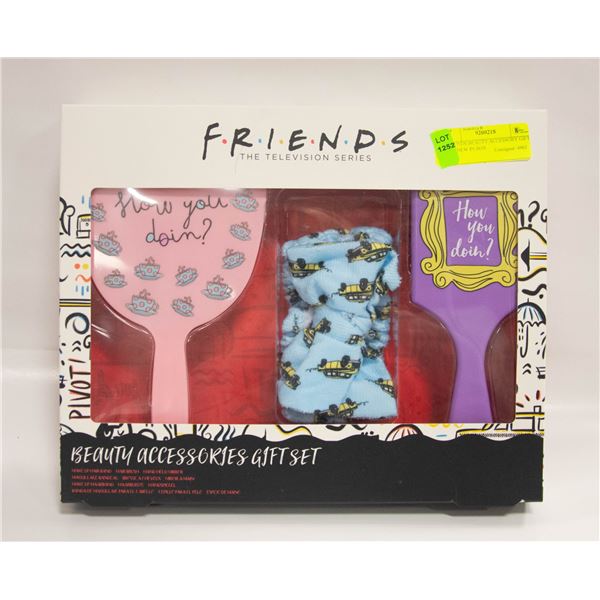 FRIENDS BEAUTY ACCESSORY GIFT SET NEW IN BOX