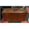 Image 1 : VINTAGE LEATHER TRUNK STYLE TRAVEL CASE