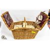 Image 1 : BREXTON COLLECTION PICNIC BASKET INCLUDES