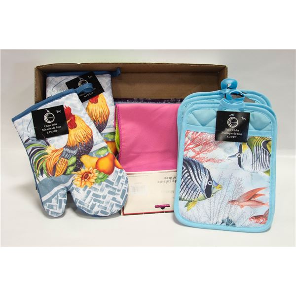 FLAT OF OVEN MITTS & POTHOLDERS DISH TOWELS