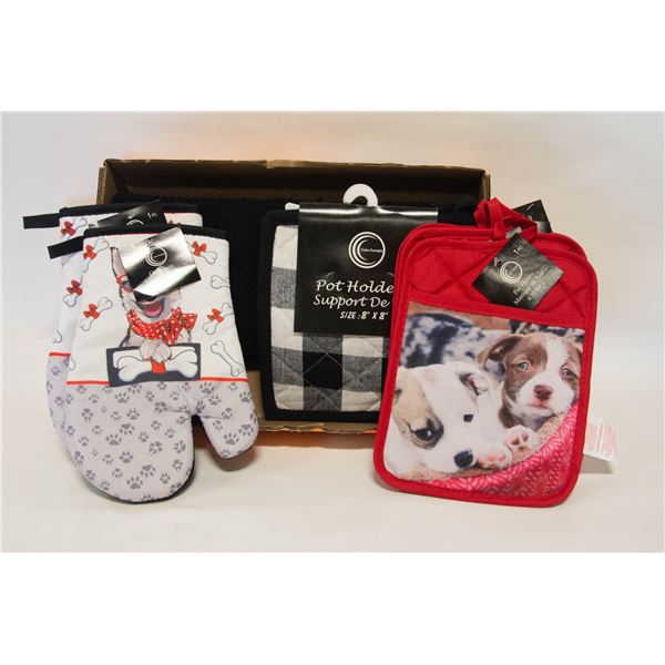 FLAT OF POT HOLDERS & OVEN MITTS W/TAGS
