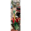 Image 1 : GREEN 10" SCOOP SHOVEL + RAKE