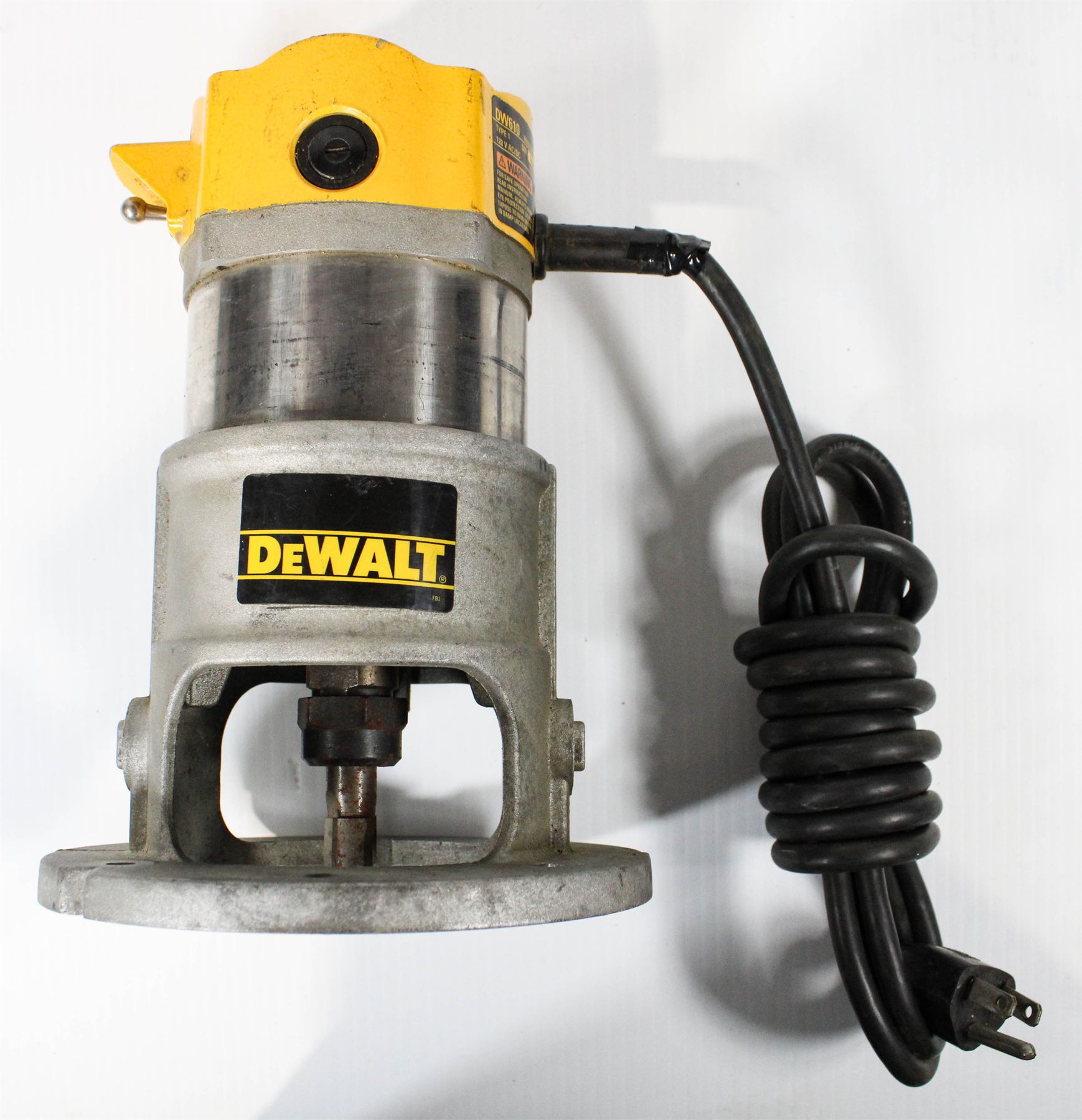 DEWALT DW610 ROUTER (TESTED)