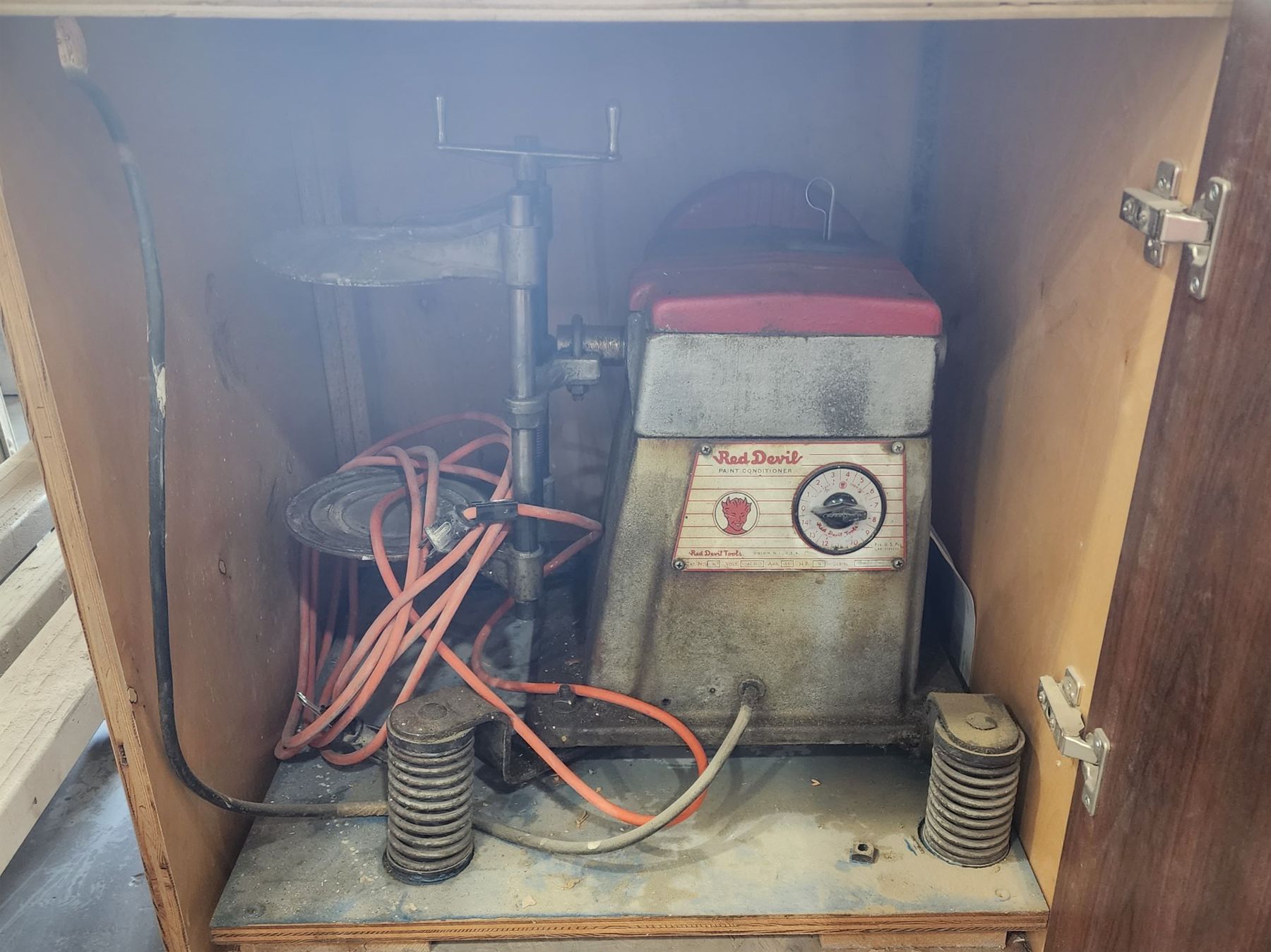 RED DEVIL TOOLS 1/4HP PAINT SHAKER