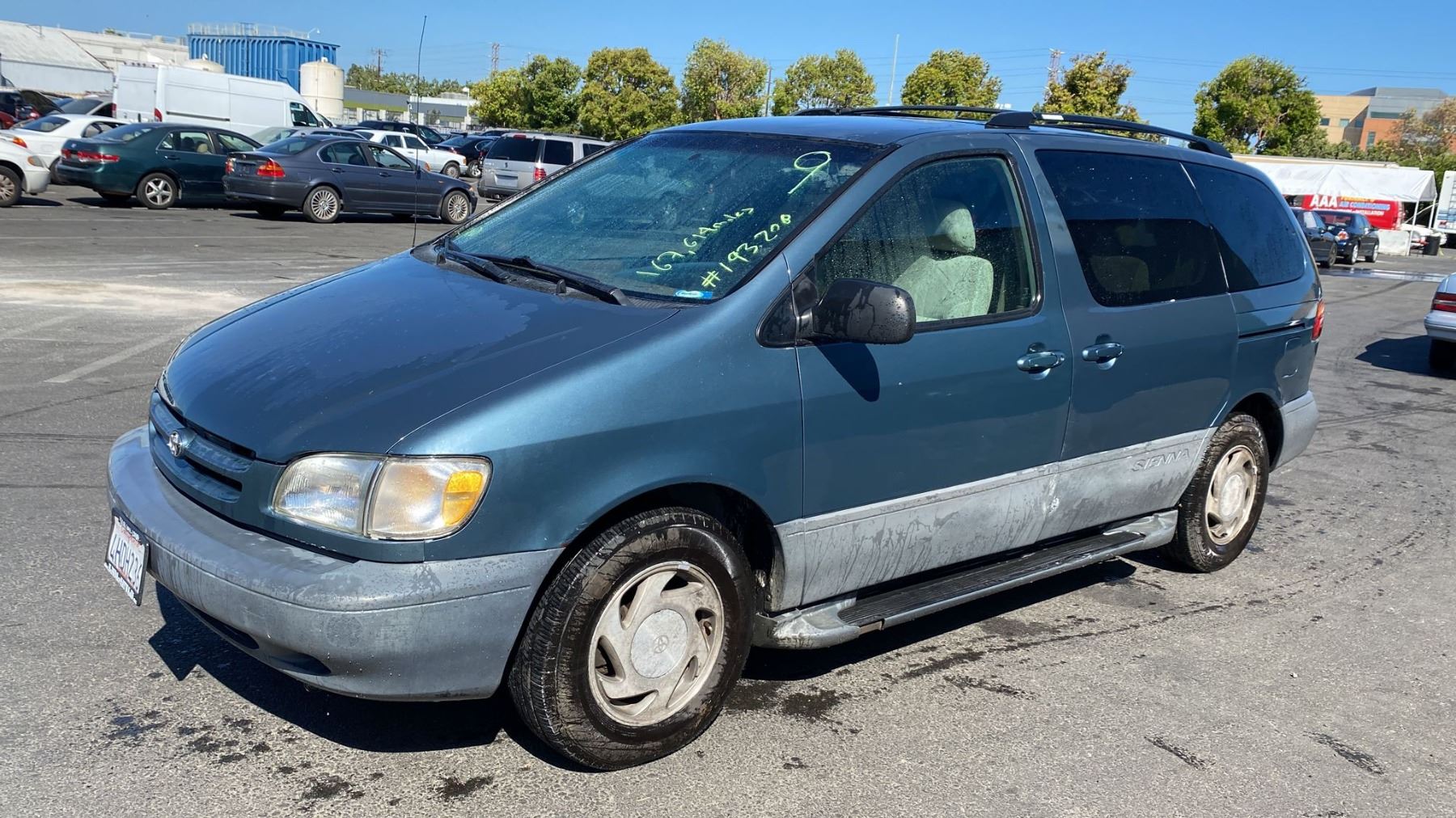 2000 Toyota Sienna Le Newsnull